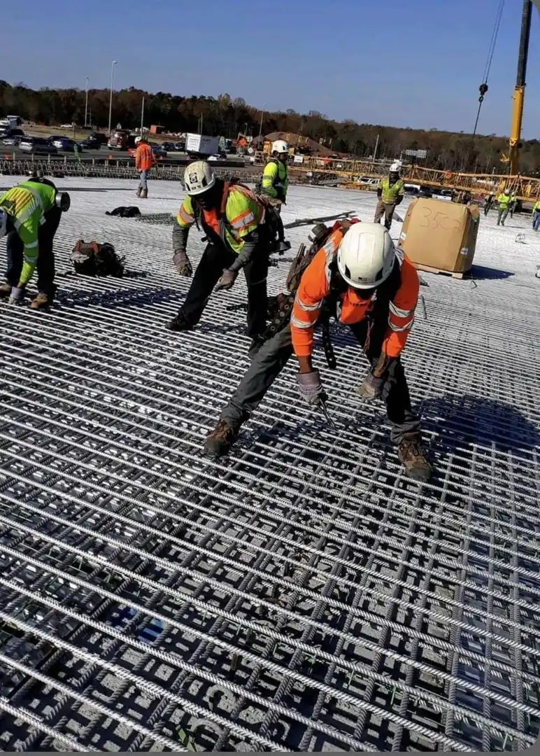 L'équipe PARTENAIRE 2S sur un chantier à Dakar